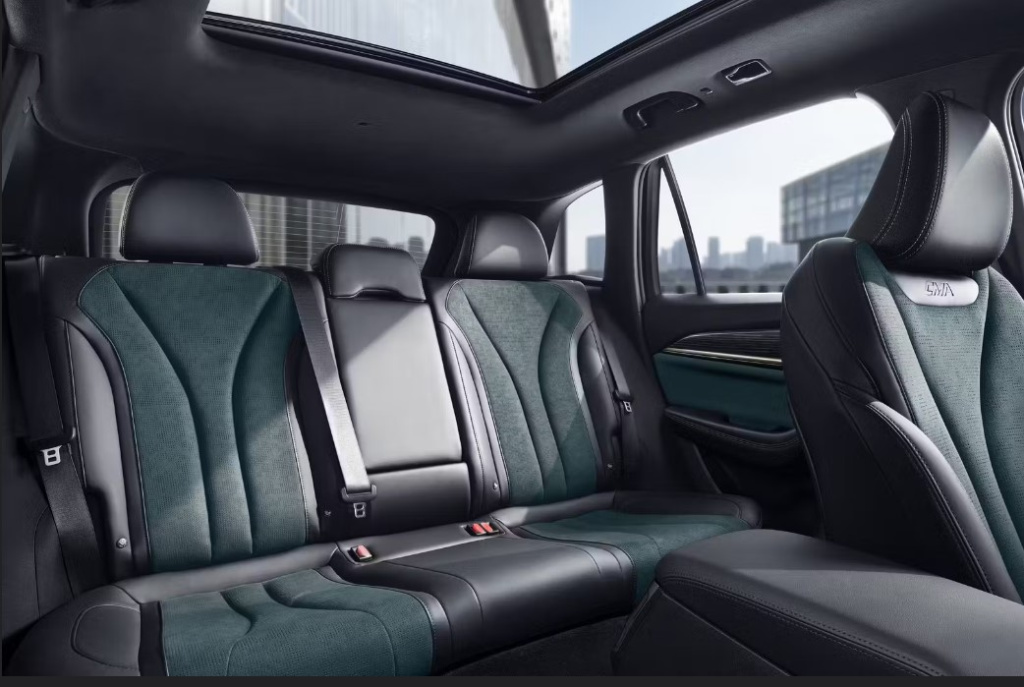 Задние сиденья Джили Монджаро Салон Geely Monjaro