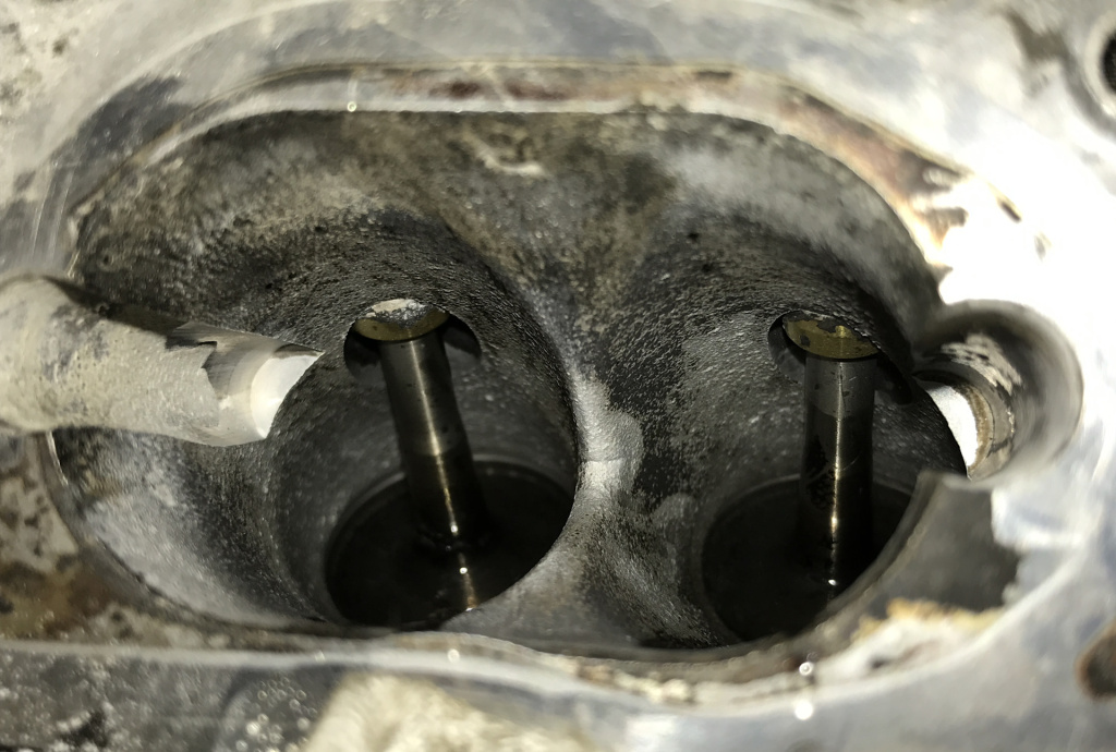 Очистка клапанов от нагара без разборки двигателя Чистка впускных клапанов