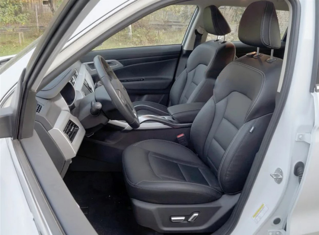 Джили Атлас сиденья Geely Atlas салон