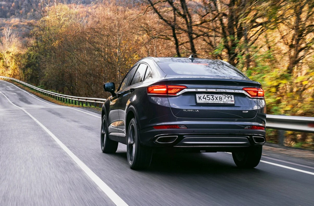 Джили Тугела с активной HDC автоматически притормаживает на спусках Geely Tugella на спуске