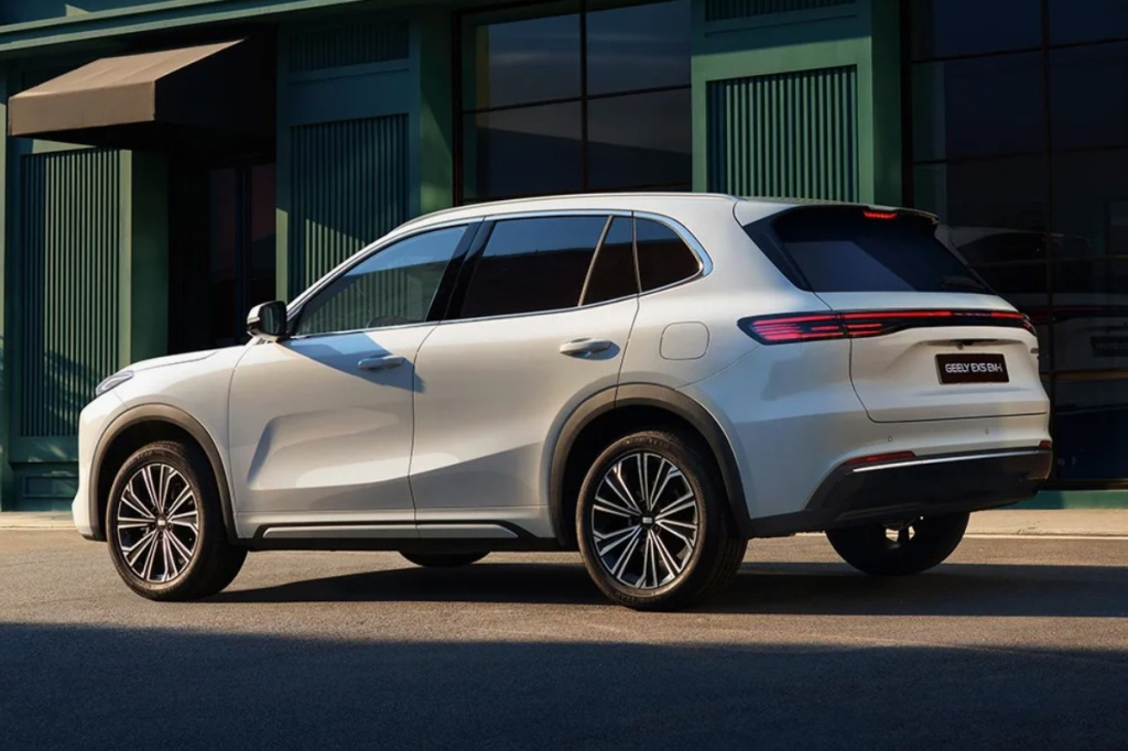 Geely EX5 EM-i вид сбоку