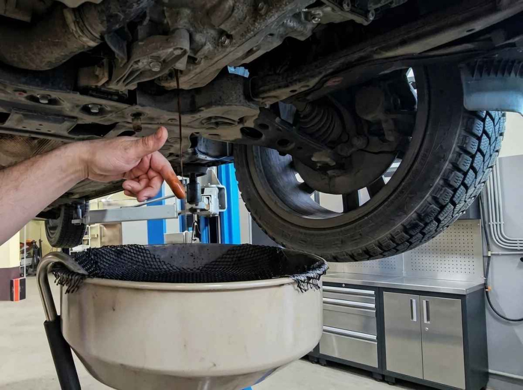 Замена масла в АКПП Geely Monjaro Замена масла в коробке Монджаро